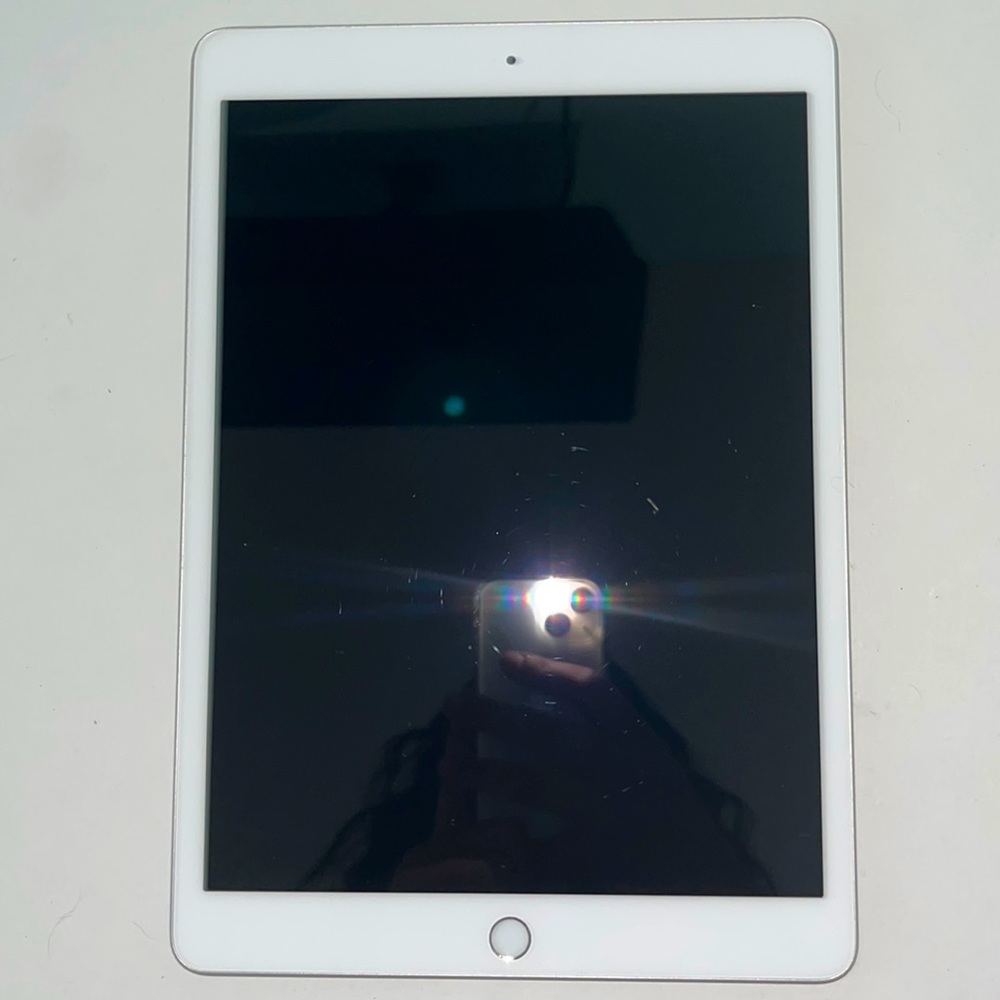 Apple iPad 7th generation (iPad don’t turn on) with Apple Pencil (no pencil cap)